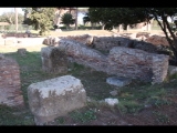 00217 ostia - regio ii - insula i - caseggiato del cane monnus (ii,i,1) - via dei magazzini repubblicani - 2. raum li des weges - gesehen von decumanus maximus - 09-2022.jpg